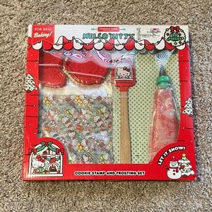 Hello Kitty Red and Green Baking Set